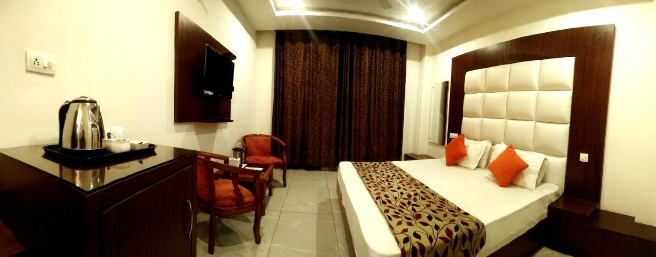 Hotel Vatika - The Riverside Resort ダラムシャーラー エクステリア 写真